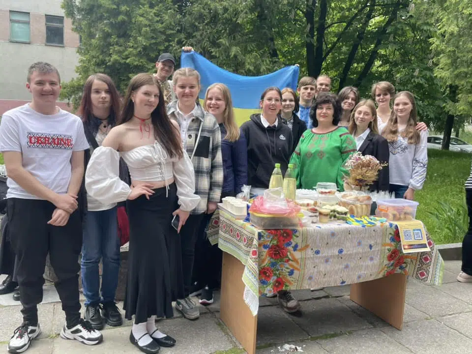 Благодійний ярмарок на день вишиванки
