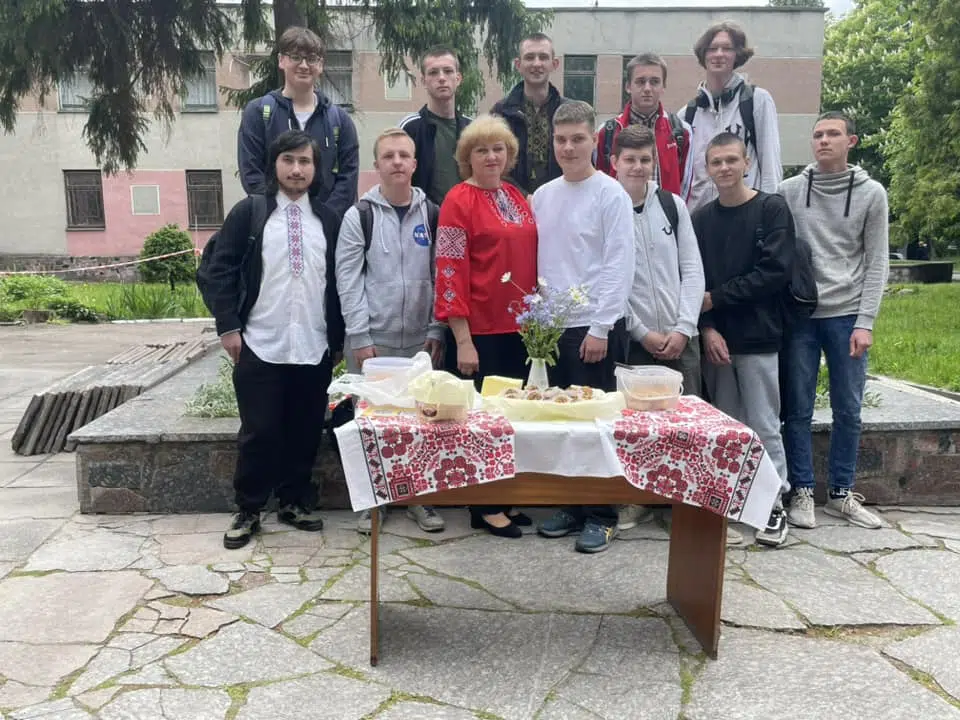 Благодійний ярмарок на день вишиванки