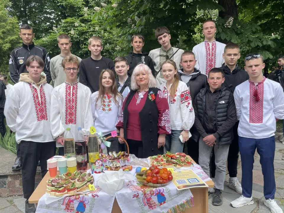 Благодійний ярмарок на день вишиванки