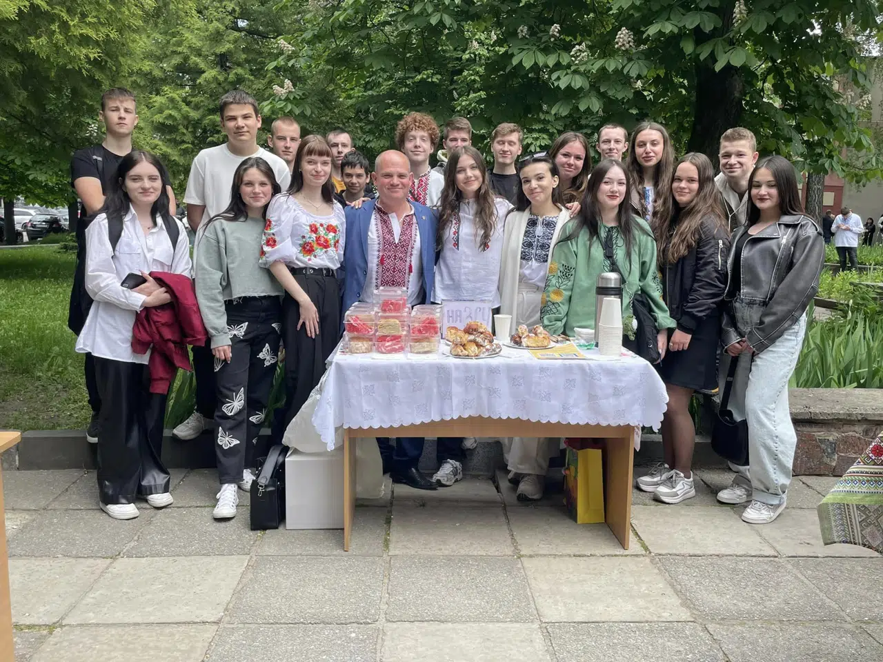 Благодійний ярмарок на день вишиванки
