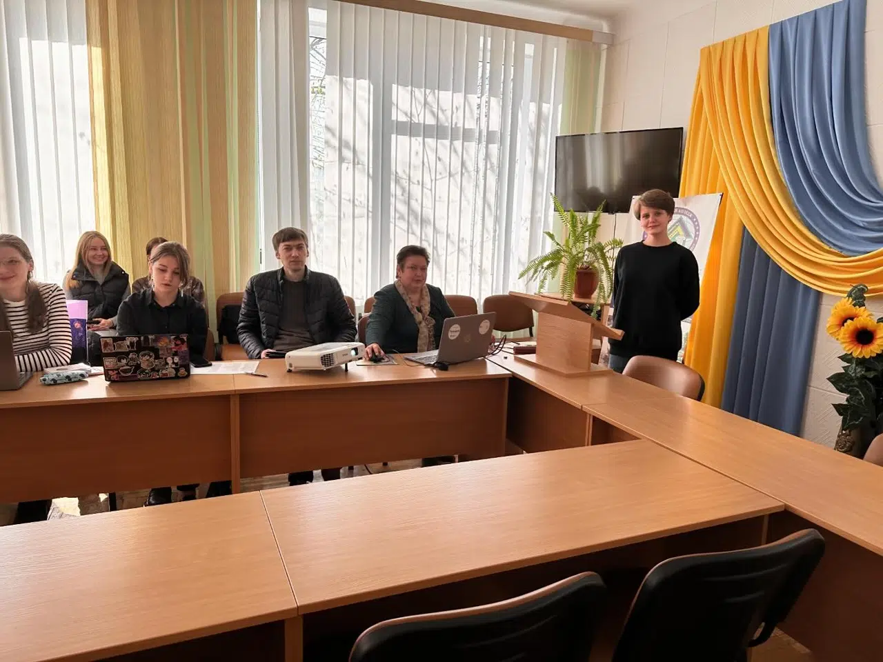 Студенти коледжу на ознайомчій практиці