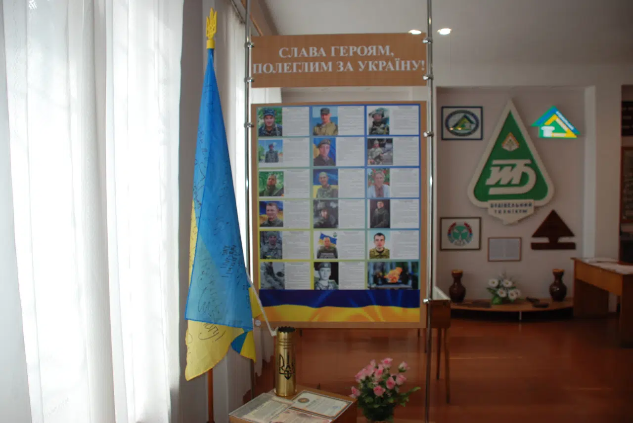 Слава героям, полеглим за Україну!
