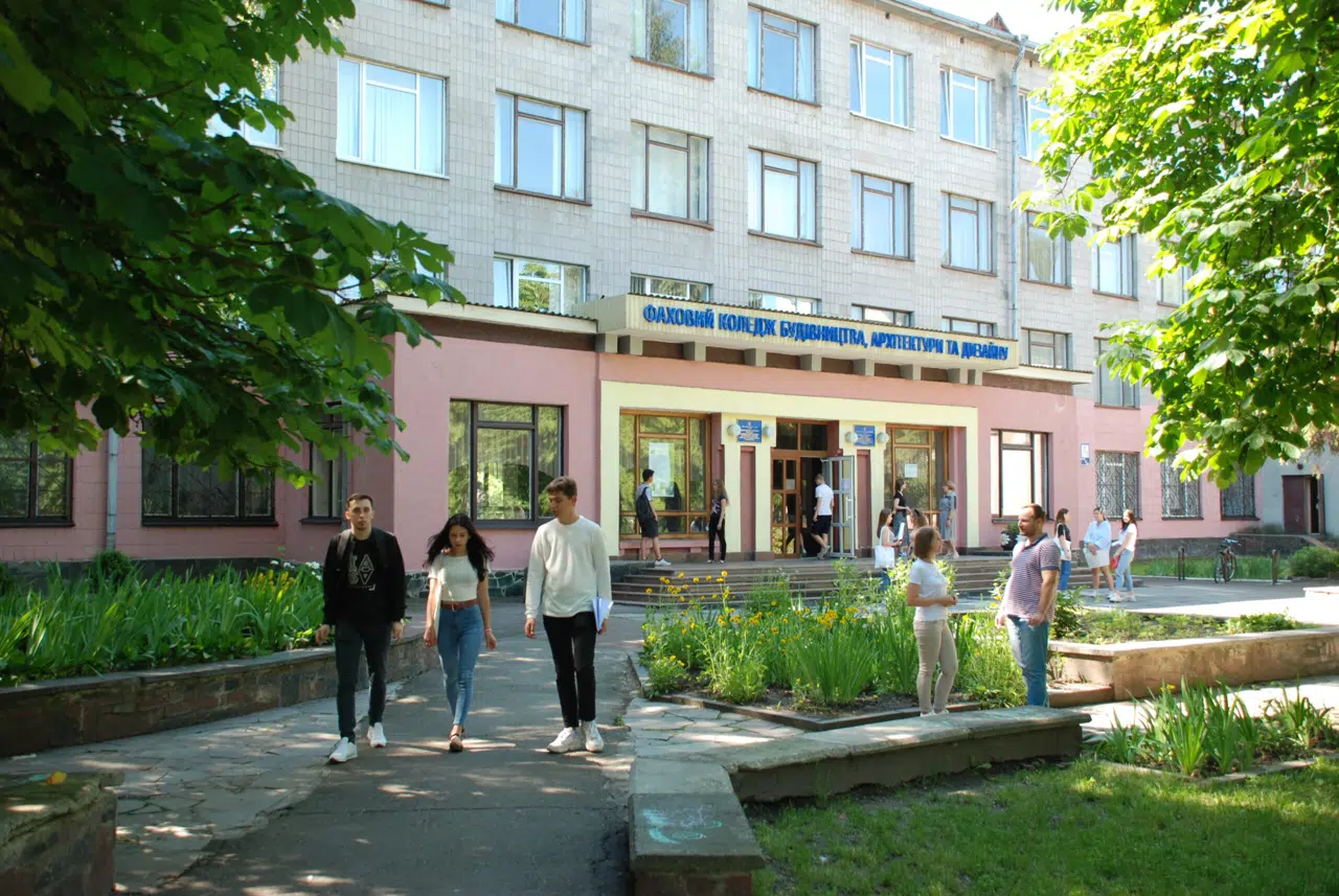 Продовжуємо інформувати про наших випускників