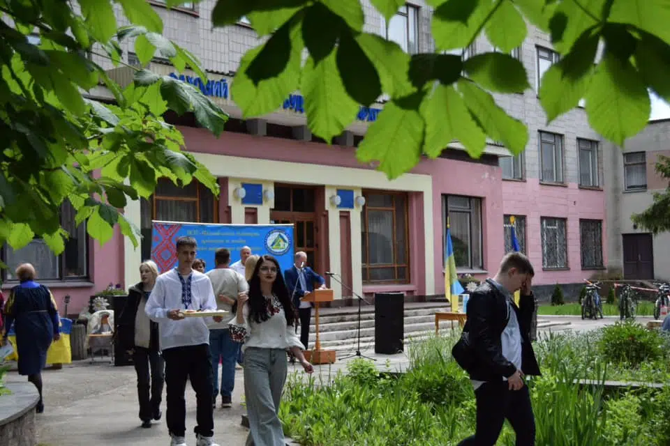 Благодійний ярмарок на день вишиванки