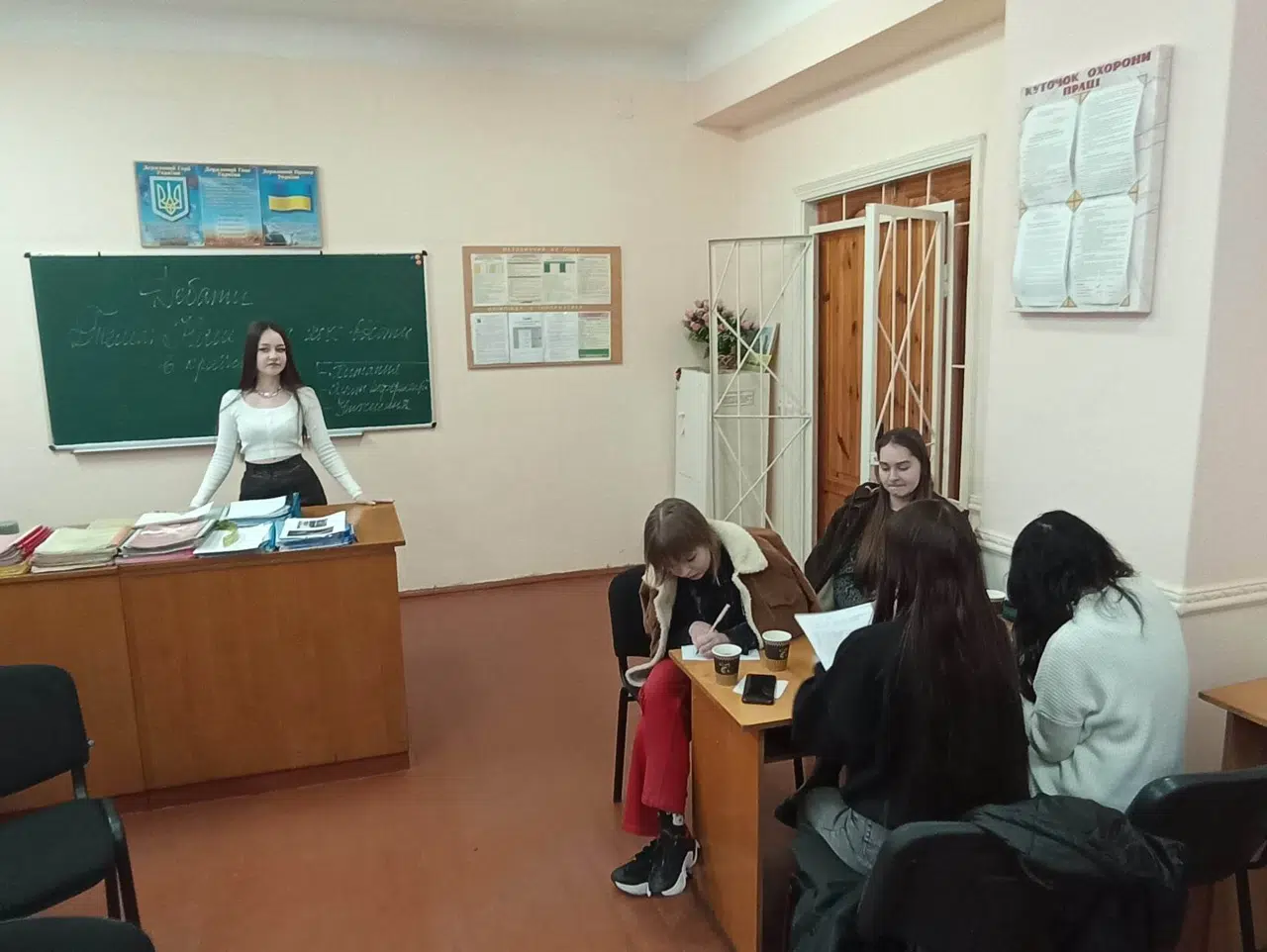 Заняття в студентському дебетному клубі «Вільна думка»