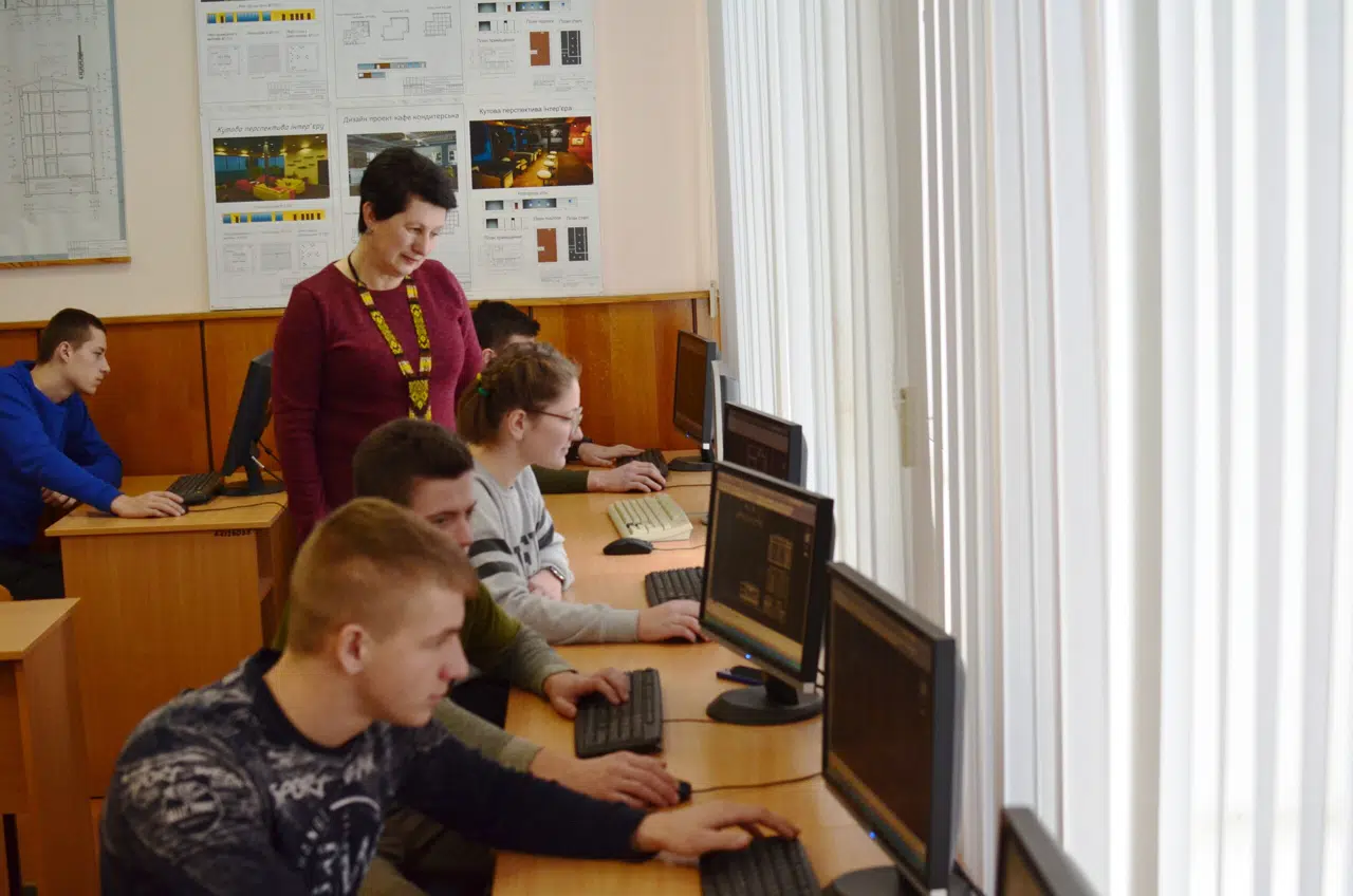Бог створив життя на Землі, а все інше зробили будівельники
