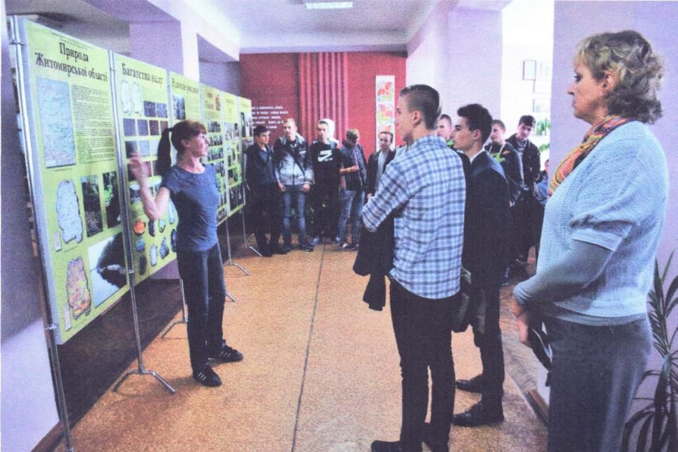 Архівне фото бібліотеки коледжу: Зустрічі, лекції та відкриття