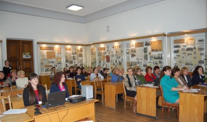Архівне фото бібліотеки коледжу: Люди бібліотеки